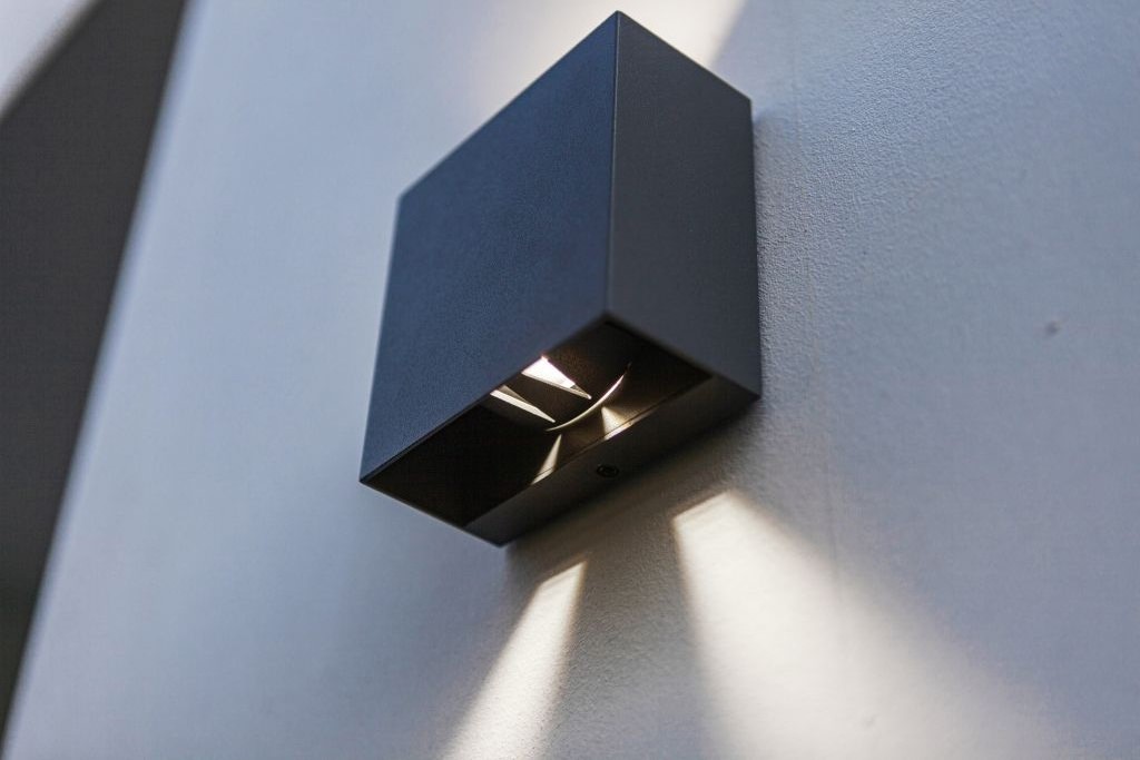 LUTEC φωτιστικό τοίχου GEMINI BEAMS Up &amp; Down διαθέτει ρυθμιζόμενη δέσμη φωτός 5104005118