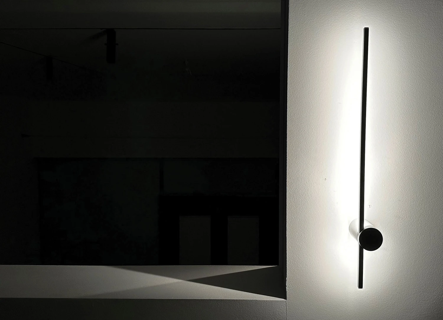 VK Lighting VK/04455/WA/B/W/60 Μοντέρνο Φωτιστικό Τοίχου με Ενσωματωμένο LED και Θερμό Λευκό Φως σε Μαύρο Χρώμα Πλάτους 60cm - second view