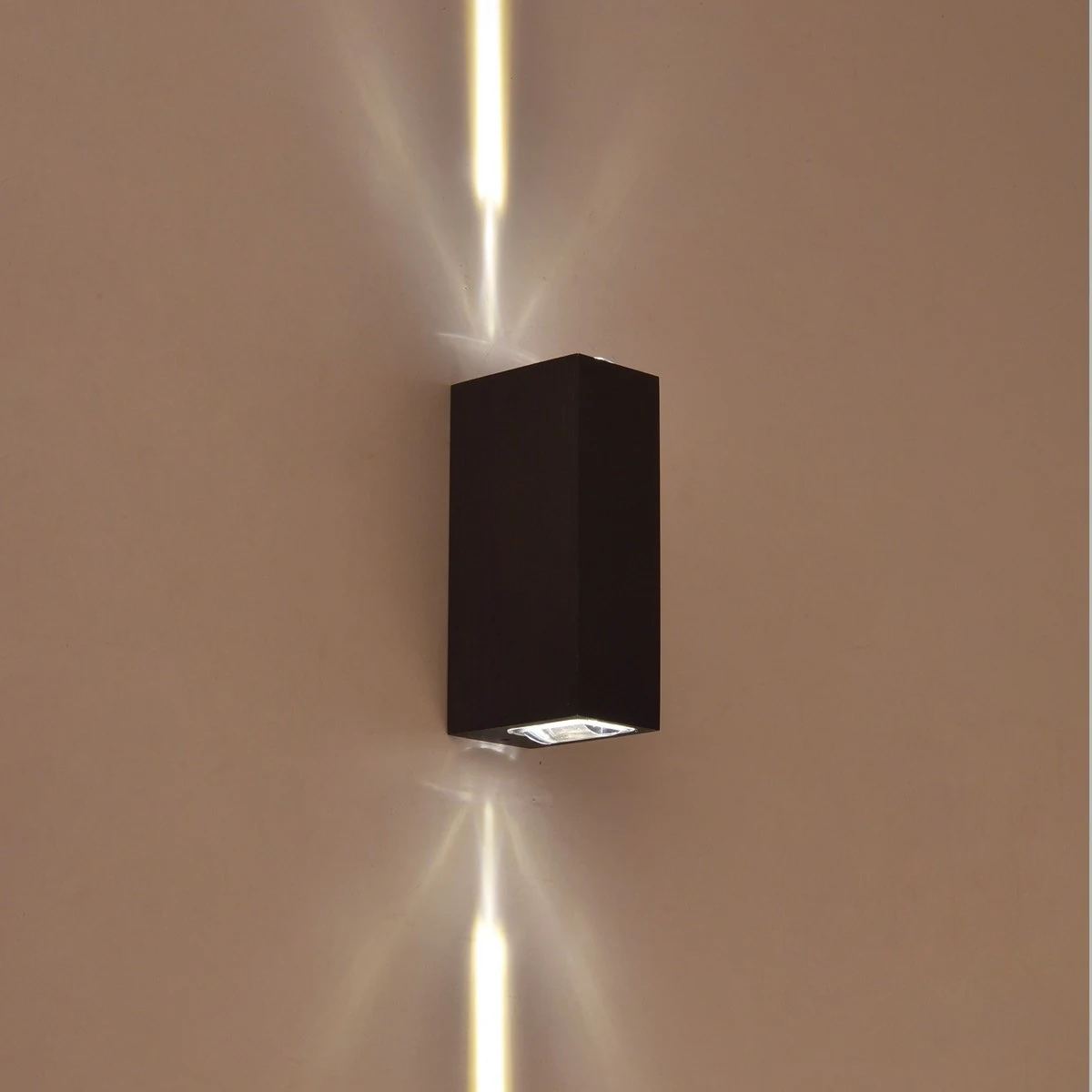 VK Lighting Επιτοίχια Εξωτερική Πλαφονιέρα LED IP54 6W με Θερμό Λευκό Φως Διπλής Δέσμης 4x12x7εκ. VK/04179WA/B/W 75169-355695 - μικρογραφία 4