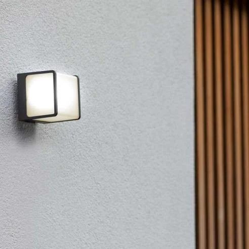 LUTEC LED φωτιστικό τοίχου DOBLO σε ανθρακί γκρι χρώμα τοποθετείται σε ένα κυβικό πλαίσιο από ανθεκτικό χυτό αλουμίνιο 5197002125 - μικρογραφία 4